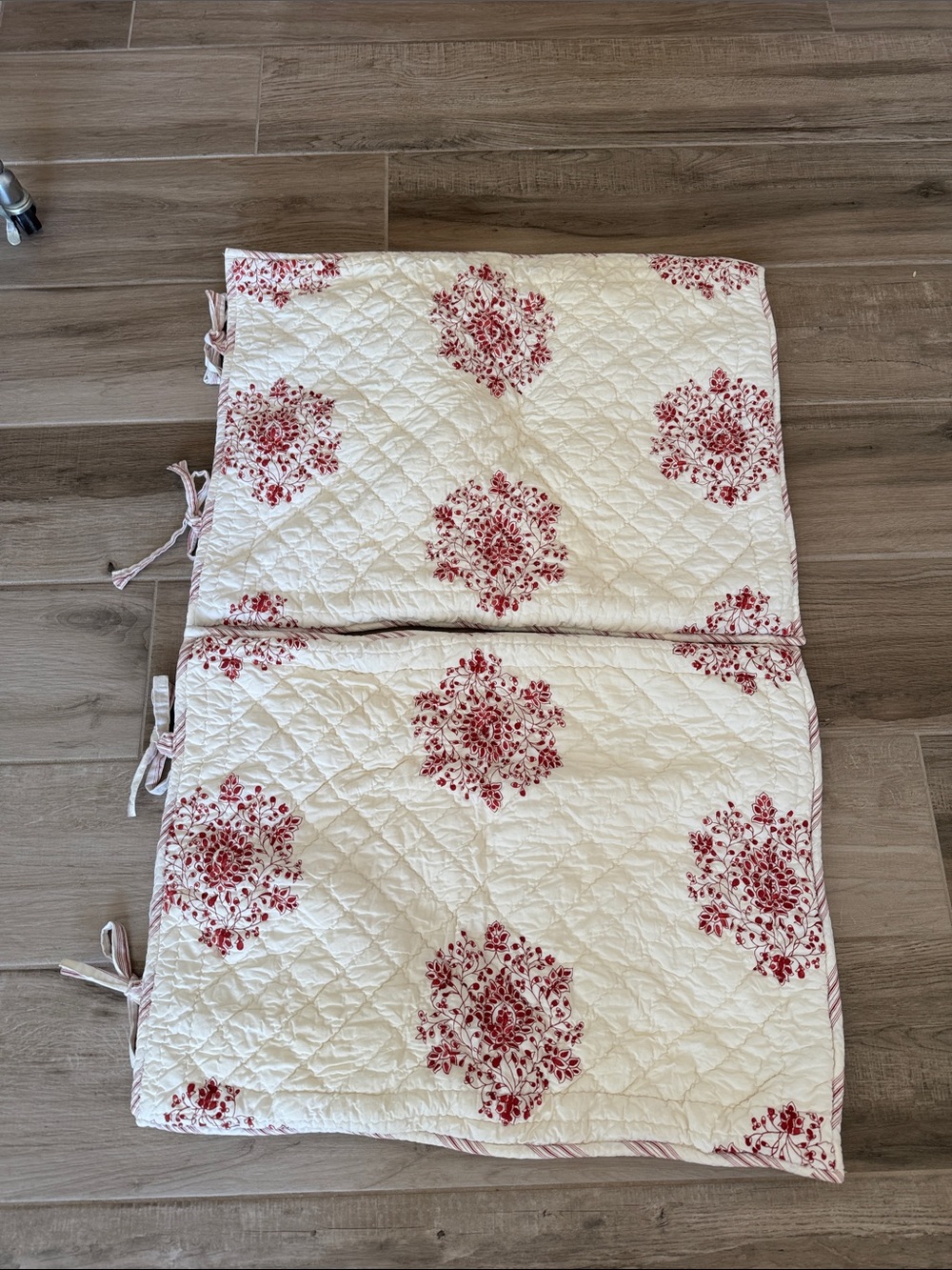 Vintage Pottery Barn set of 2 quilted pillow shams